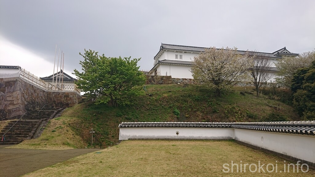 富岡城　現在地は二ノ丸　一段上がると本丸