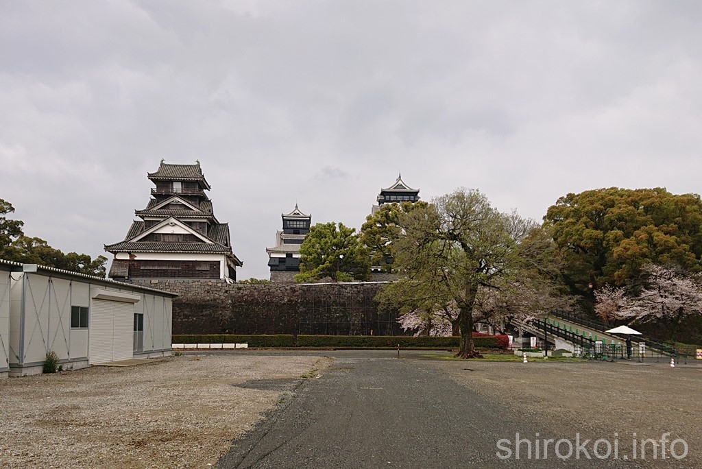 熊本城　西出丸から眺める宇土櫓と大天守と小天守